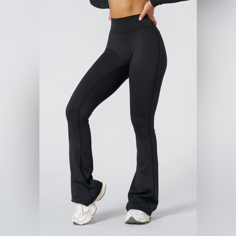 YOUNGLA W227 - CURVE FLARE LEGGINGS